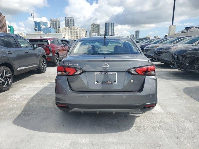 Photo of 2025 Gun Metallic Nissan Versa