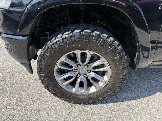 Photo of 2022 Diamond Black Crystal Pearlcoat RAM 1500
