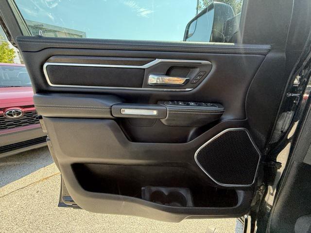 Photo of 2022 Diamond Black Crystal Pearlcoat RAM 1500