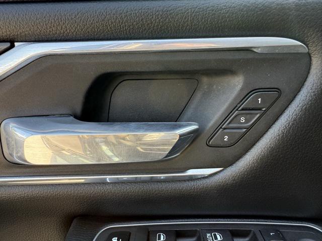 Photo of 2022 Diamond Black Crystal Pearlcoat RAM 1500