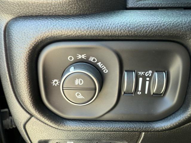 Photo of 2022 Diamond Black Crystal Pearlcoat RAM 1500
