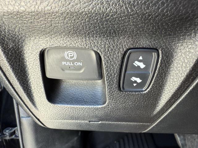 Photo of 2022 Diamond Black Crystal Pearlcoat RAM 1500