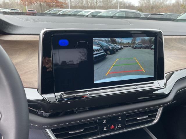 Photo of 2025 White Volkswagen Atlas