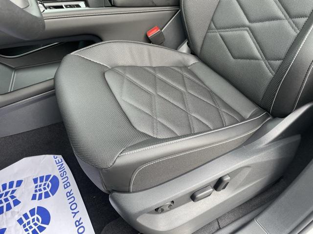 Photo of 2025 White Volkswagen Atlas