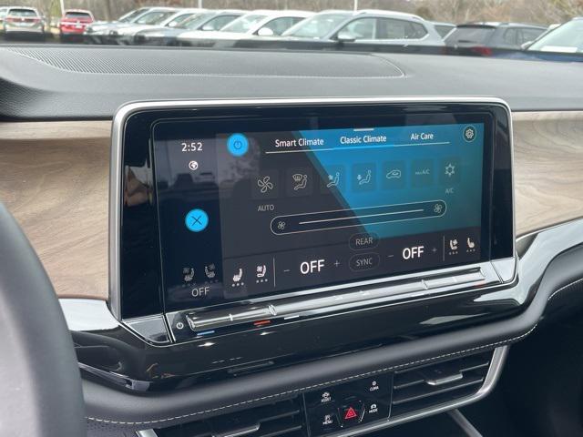 Photo of 2025 White Volkswagen Atlas