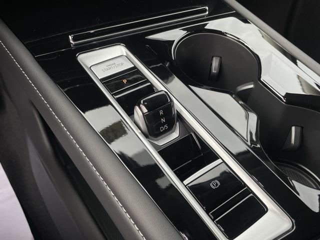 Photo of 2025 White Volkswagen Atlas