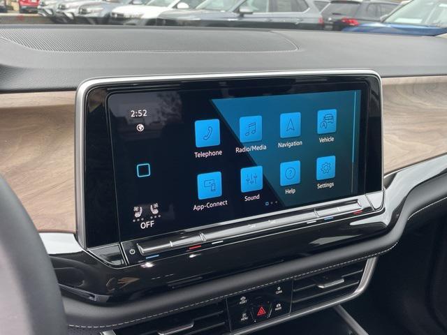 Photo of 2025 White Volkswagen Atlas