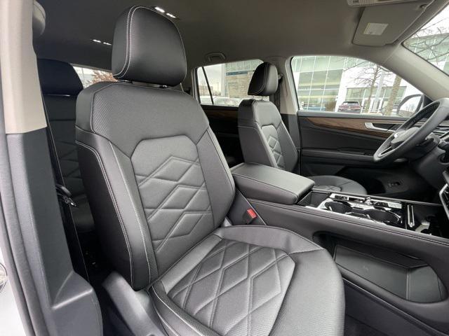 Photo of 2025 White Volkswagen Atlas