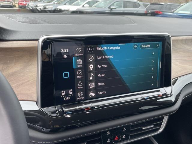 Photo of 2025 White Volkswagen Atlas