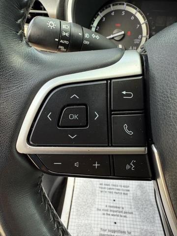 Photo of 2022 Pearl Toyota Highlander