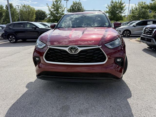 Photo of 2022 Pearl Toyota Highlander