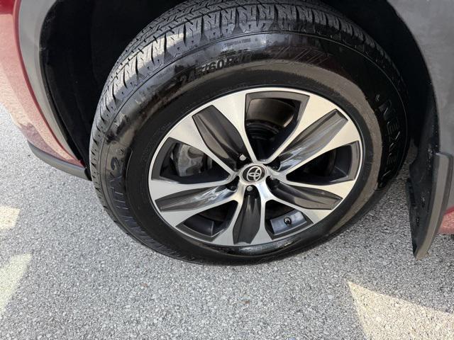 Photo of 2022 Pearl Toyota Highlander