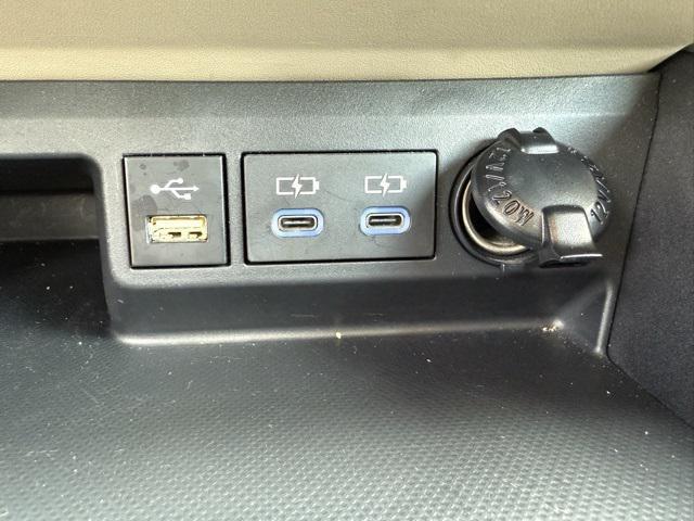 Photo of 2022 Pearl Toyota Highlander