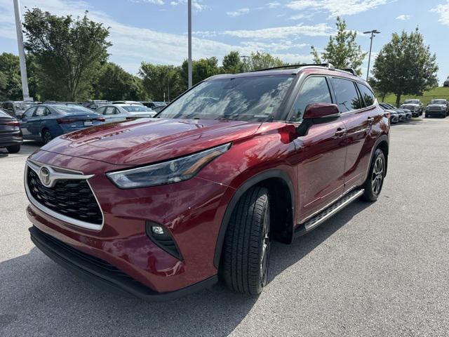 Photo of 2022 Pearl Toyota Highlander
