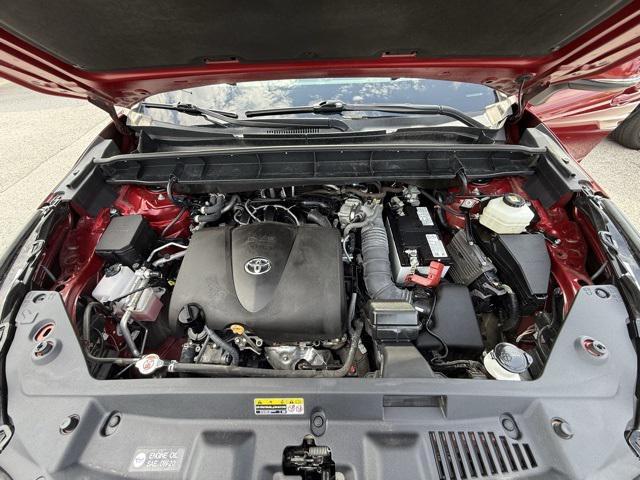 Photo of 2022 Pearl Toyota Highlander