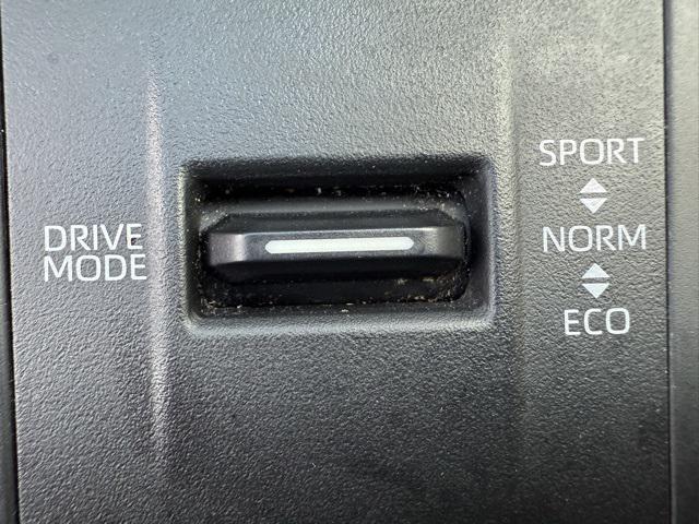 Photo of 2022 Pearl Toyota Highlander
