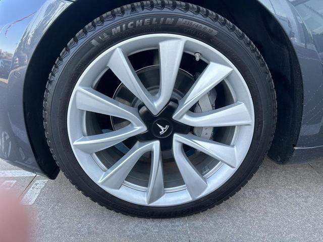 Photo of 2019  Tesla Model 3