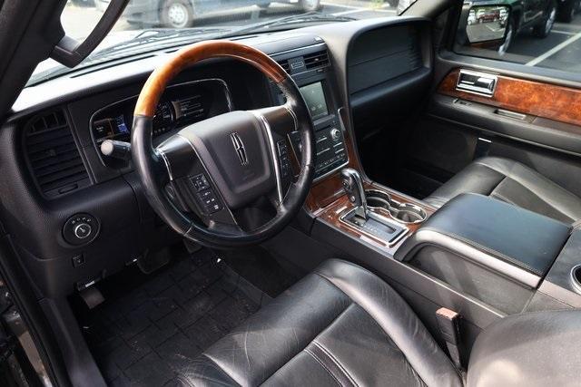 Photo of 2015 Magnetic Metallic Lincoln Navigator