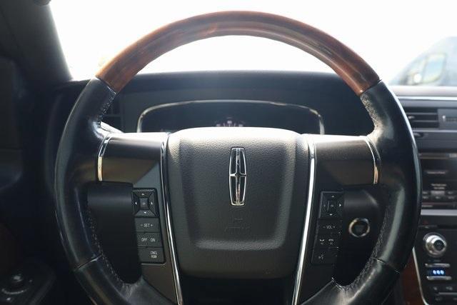Photo of 2015 Magnetic Metallic Lincoln Navigator