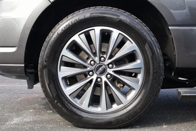 Photo of 2015 Magnetic Metallic Lincoln Navigator