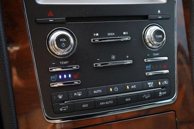 Photo of 2015 Magnetic Metallic Lincoln Navigator