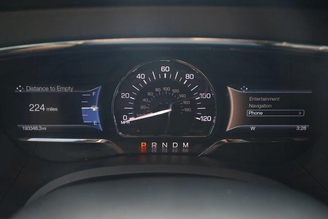 Photo of 2015 Magnetic Metallic Lincoln Navigator