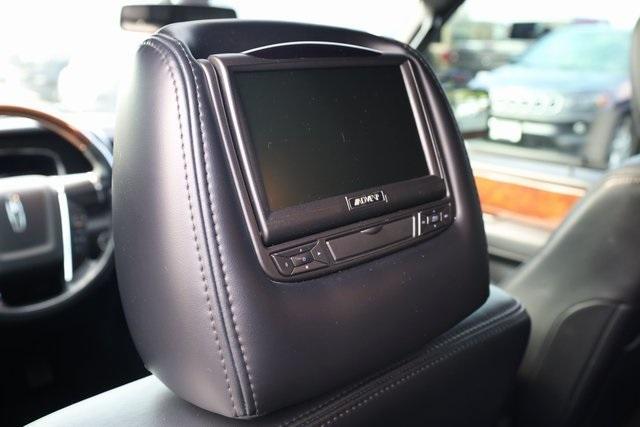Photo of 2015 Magnetic Metallic Lincoln Navigator