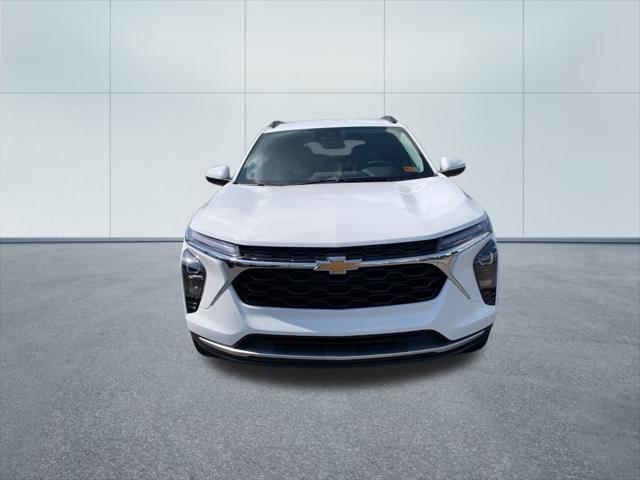 Photo of 2025 Summit White Chevrolet Trax