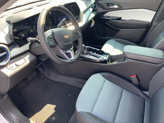 Photo of 2025 Summit White Chevrolet Trax
