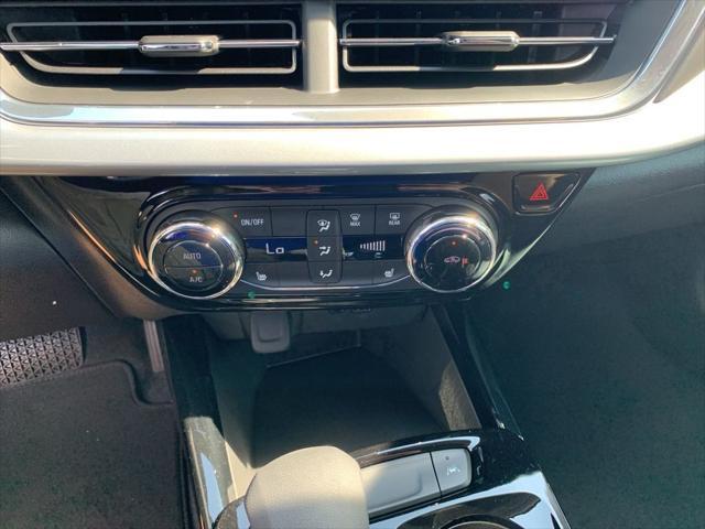 Photo of 2025 Summit White Chevrolet Trax