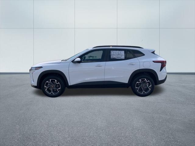 Photo of 2025 Summit White Chevrolet Trax