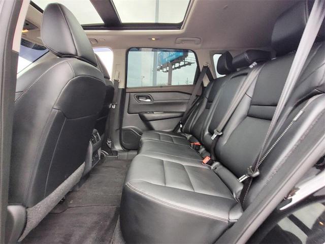 Photo of 2023 Super Black Nissan Rogue