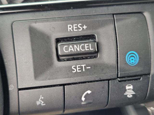 Photo of 2023 Super Black Nissan Rogue