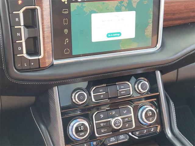 Photo of 2024 White Frost Tricoat GMC Yukon XL
