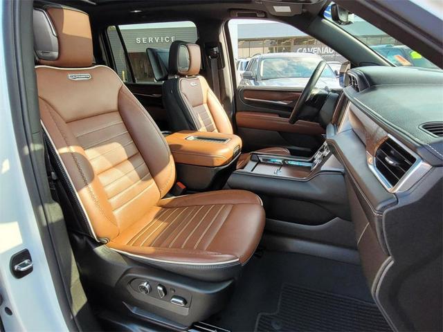 Photo of 2024 White Frost Tricoat GMC Yukon XL