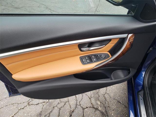 Photo of 2019 Blue Metallic BMW 330