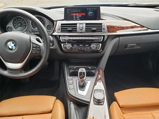 Photo of 2019 Blue Metallic BMW 330
