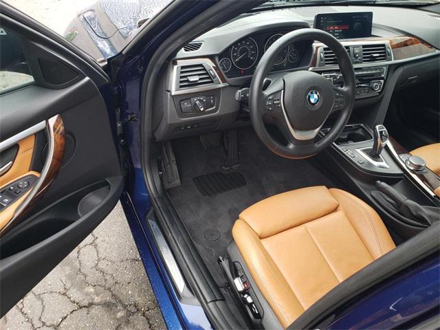 Photo of 2019 Blue Metallic BMW 330