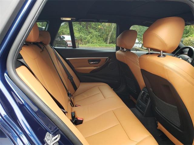 Photo of 2019 Blue Metallic BMW 330