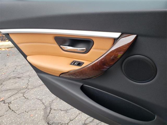 Photo of 2019 Blue Metallic BMW 330