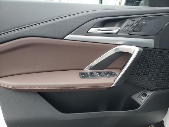 Photo of 2025 Mineral White Metallic BMW X2