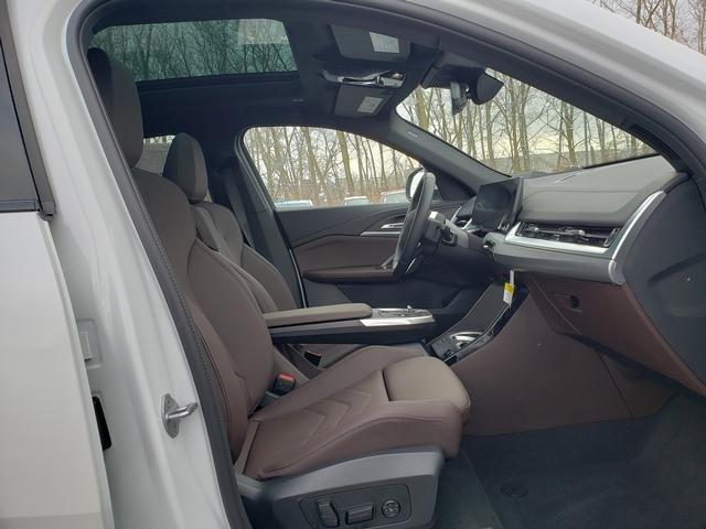 Photo of 2025 Mineral White Metallic BMW X2