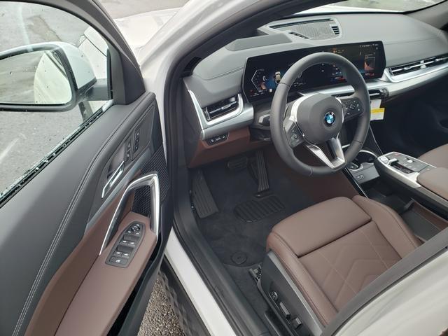 Photo of 2025 Mineral White Metallic BMW X2