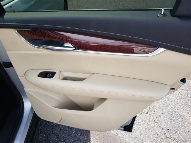 Photo of 2019 Radiant Silver Metallic Cadillac XT5