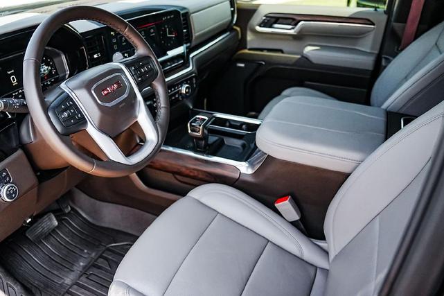 Photo of 2024 Onyx Black GMC Sierra 1500