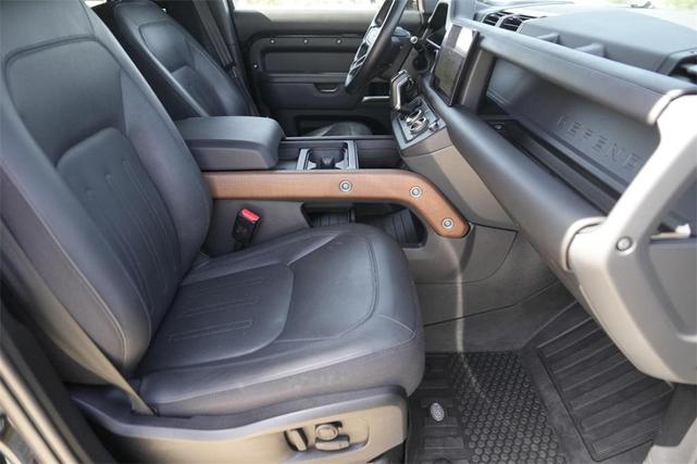 Photo of 2023 Santorini Black Land Rover Defender