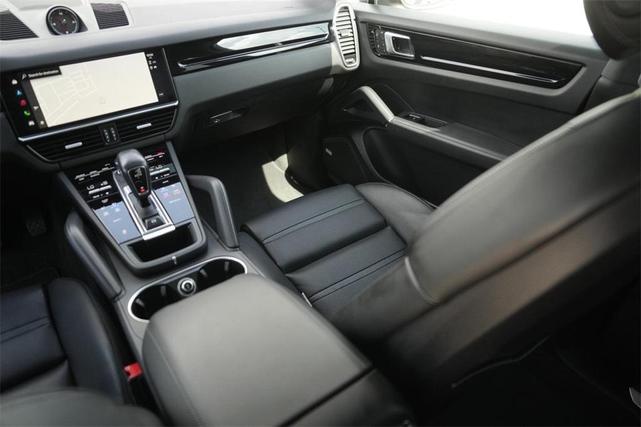 Photo of 2022 Quartzite Grey Metallic Porsche Cayenne