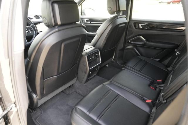 Photo of 2022 Quartzite Grey Metallic Porsche Cayenne