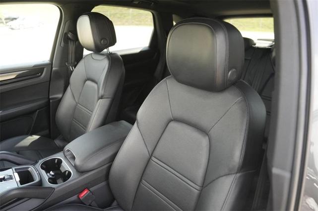 Photo of 2022 Quartzite Grey Metallic Porsche Cayenne