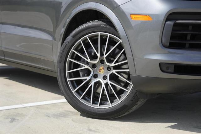 Photo of 2022 Quartzite Grey Metallic Porsche Cayenne